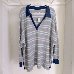 We The Free Gray and Blue Waffle V-Neck Top